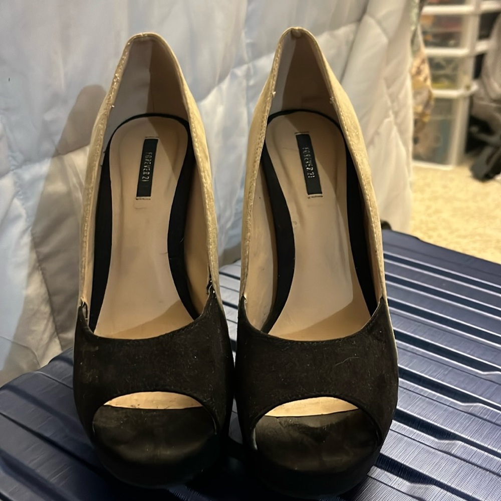 Forever 21 size 8 Suede Platform Heel